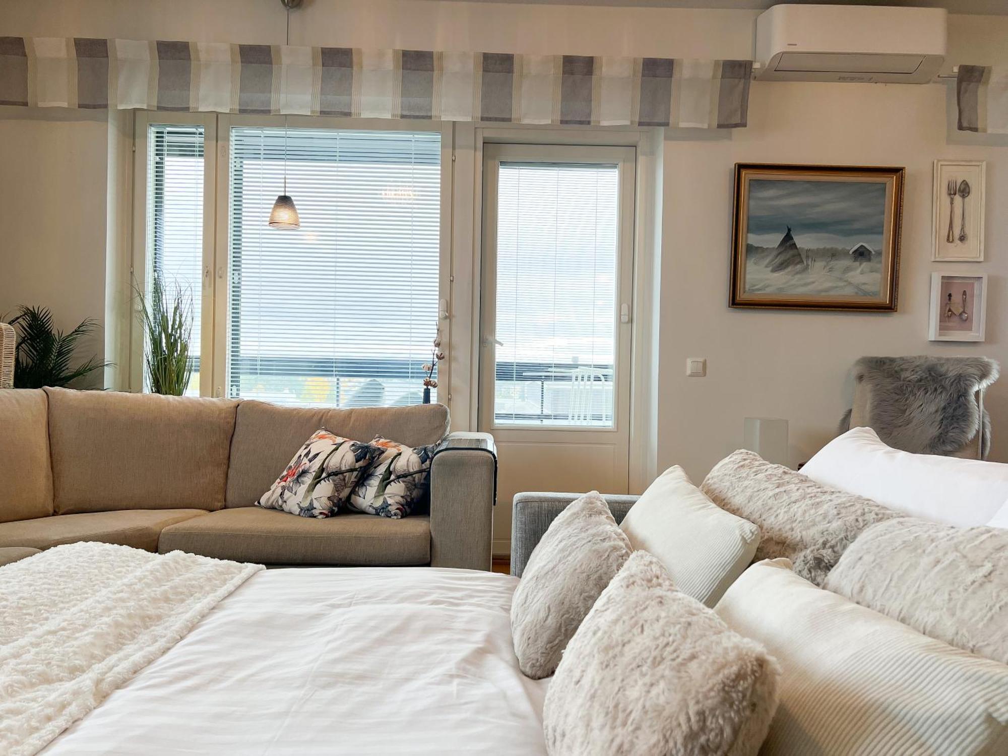 Aurora Penthouse & Suites 罗瓦涅米 外观 照片
