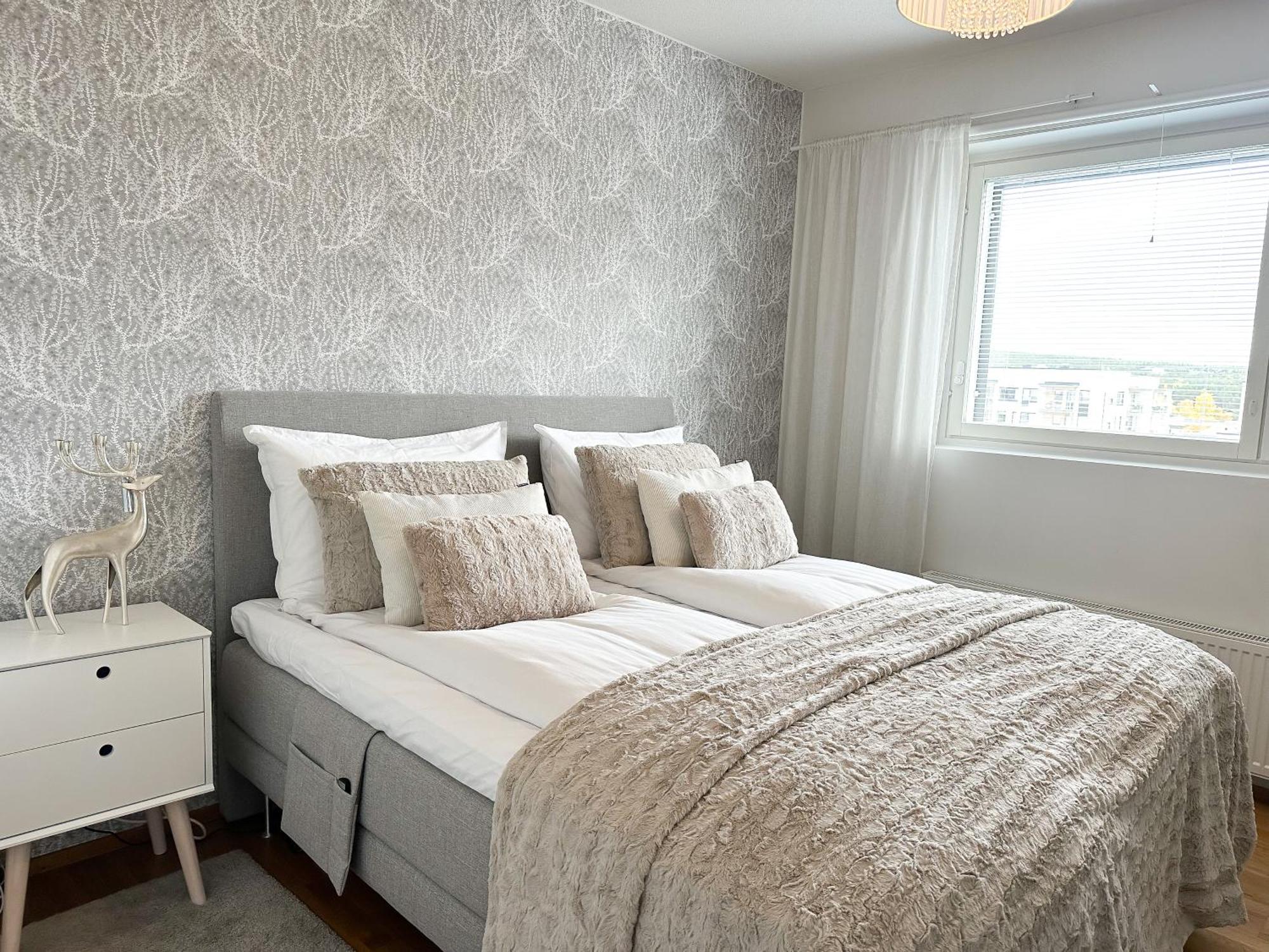 Aurora Penthouse & Suites 罗瓦涅米 外观 照片